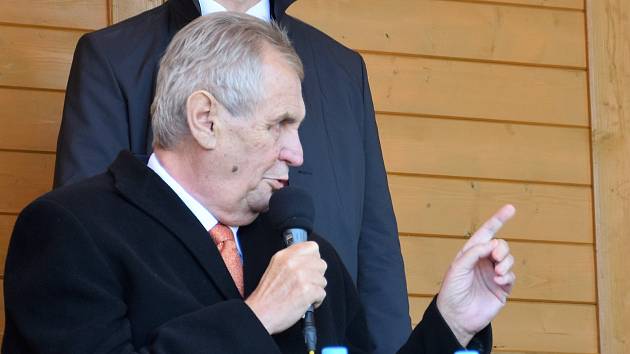 Prezident Zeman na setkání s občany na náměstí v Kojetíně