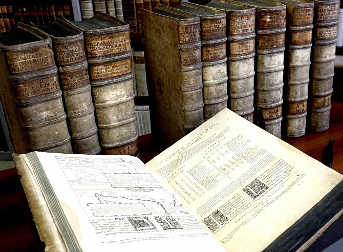 Svazky Pařížské polygloty ve Vědecké knihovně v Olomouci