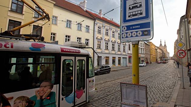 Tramvajová zastávka na třídě 1. máje. Ilustrační foto.