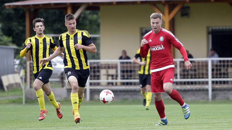 Fotbalisté Nových Sadů (v černo-žlutém) podlehli Ústí 0:7