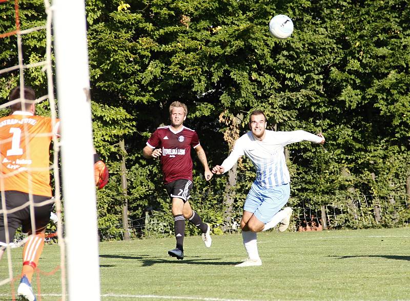 Olešnice (v bílo-modrém) porazila v semifinále Hanáckého poháru Litovel 4:2.