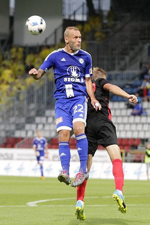 Jakub Petr (v modrém)