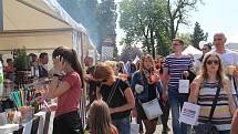 Olomoucký Garden Food Festival servíruje burgery, ústřice i cvrčky.