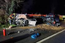 K závažné nehodě dvou osobních aut došlo v sobotu v podvečer u Křelova-Břuchotína. Zraněno je osm osob. Silnice druhé třídy je zcela uzavřena v obou směrech.