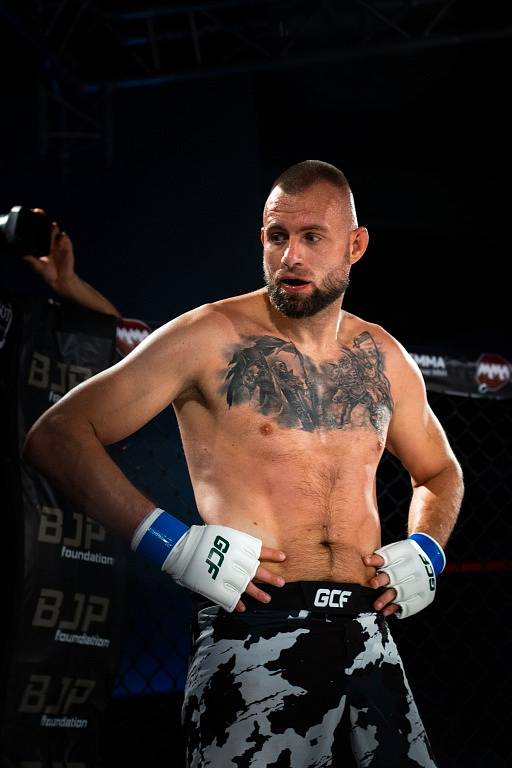 Galavečer MMA, K-1 a boxu v Olomouci, neděle 9. října 2022.