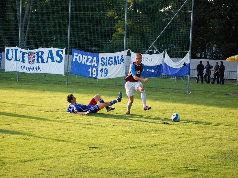 Olomoucké fotbalisty přijeli podpořit ti nejvěrnější fanoušci z Hané až ke slovinským hranicím, kde se připravují na sezonu nejen hráči Sigmy, ale i londýnského West Hamu.