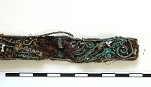 Fragment textilní čelenky nalezené u kostela svatého Mořice.