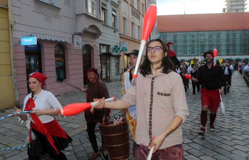 Průvod ke cti sv. Pavlíny, patronky Olomouce. Svátky města 2019