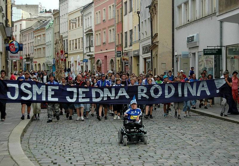 Fanoušci fotbalového týmu SK Sigma Olomouc uspořádali pochod z Horního náměstí na Andrův stadion