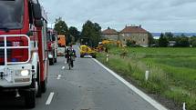 V Brníčku, místní části Uničova ohrožovala odpoledne ( 8.6.2020 ) voda rodinné domy. Zásah hasičů uzavřel silnici Uničov - Šternberk.