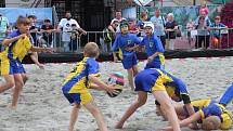 Rugbyové zápasy v písku se v sobotu i neděli hrály na Horním náměstí v Olomouci.