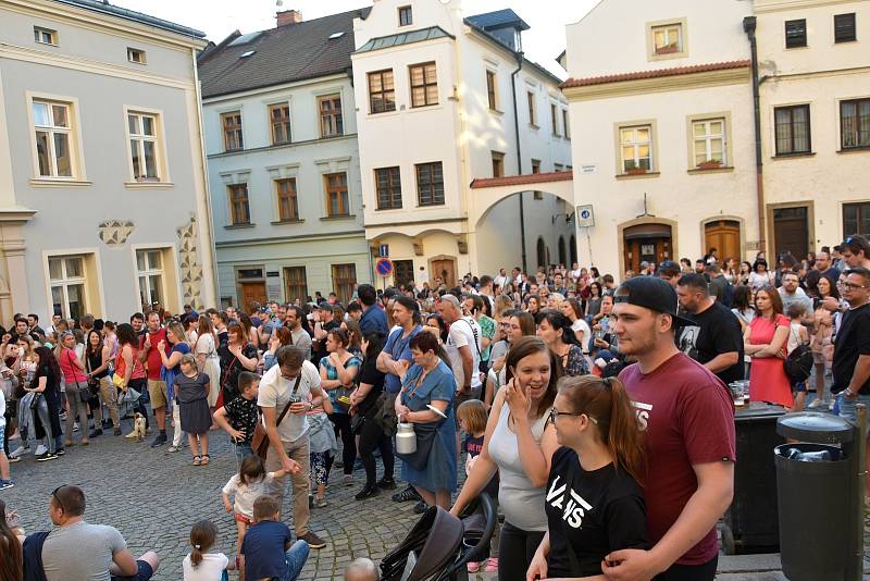 Olomouc (o)žije. Průchodový hudební festival v ulicích města, 4. 6. 2021