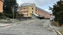 Ulici Za Nemocnicí vedoucí kolem psychiatrické kliniky k porodnici v olomoucké fakultní nemocnici zavřou práce související se stavbou centrálního pavilonu B (nový Franz Josef).
