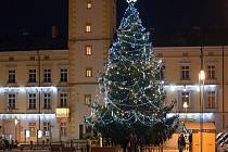 Za nejkrásnější vánoční strom roku 2016 vybrali čtenáři smrk, který stál na náměstí v Litovli. 