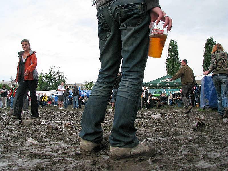 Rozbahněný Beerfest na lazcích