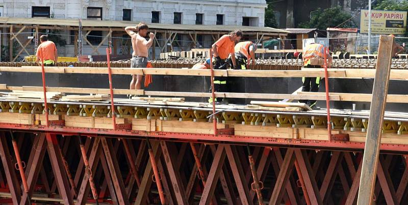 Stavba mostu v Komenského ulici v Olomouci, 17. června 2019