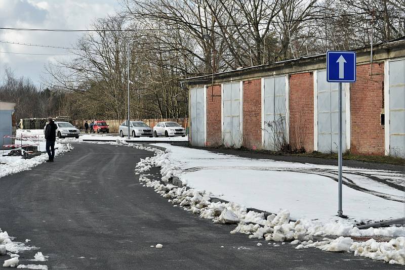 Nový vjezd a výjezd areálu Fakultní nemocnice Olomouc v Hněvotínské ulici, 26. 1. 2020