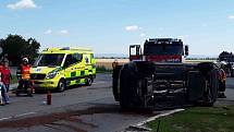 Celkem pět  zraněných včetně tří dětí si vyžádala dopravní nehoda v Drahanovicích na Olomoucku. Na křižovatce u vjezdu do obce se ve středu okolo 10 dopoledne střetla tři auta. Zranění byla naštěstí lehká. autor foto: HZOSL