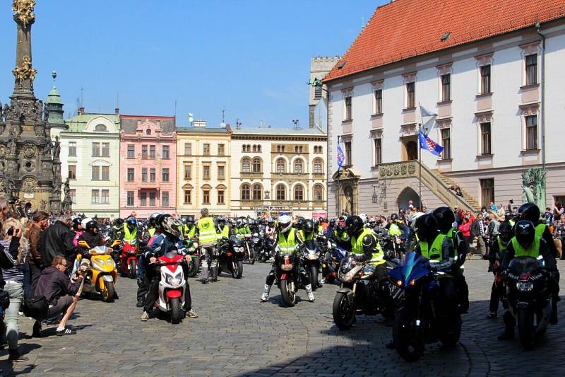 Jarní sraz motorkářů na olomouckém Horním náměstí