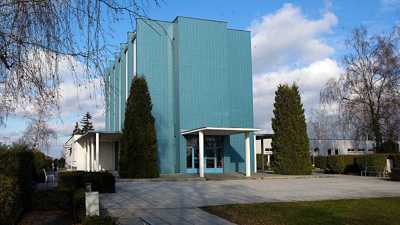 Olomoucké krematorium na hřbitově v Neředíně