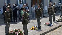 V neděli 29. dubna se u památníku na Zákřově (místní část Tršic u Olomouce) uskutečnila tradiční pietní vzpomínka u příležitosti 67. výročí od vypálení obce nacisty.