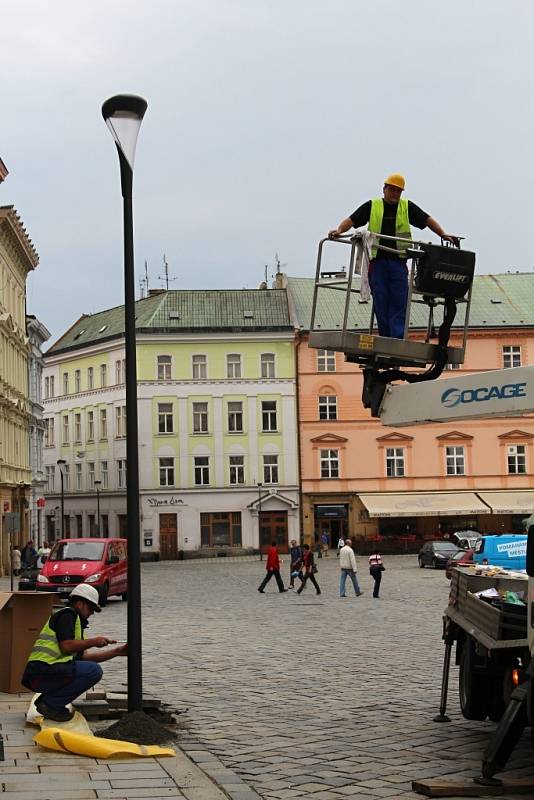 V sobotu 13. září začala na Horním náměstí výměna starých lamp za nové