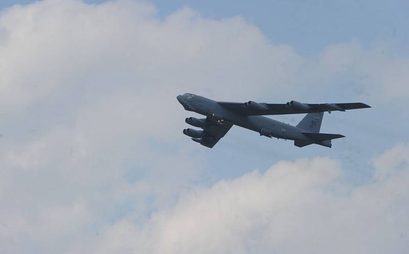 Americký bombardér B-52 na Dnech NATO na mošnovském letišti