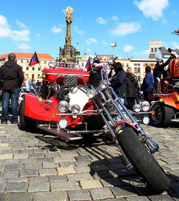 Jarní sraz motorkářů na olomouckém Horním náměstí