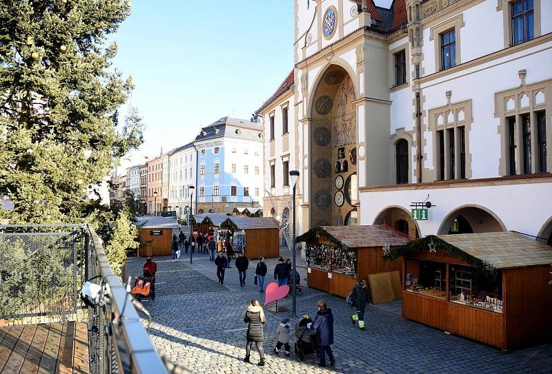 Zimní jarmark v centru Olomouce otevřel, 2. prosince 2021