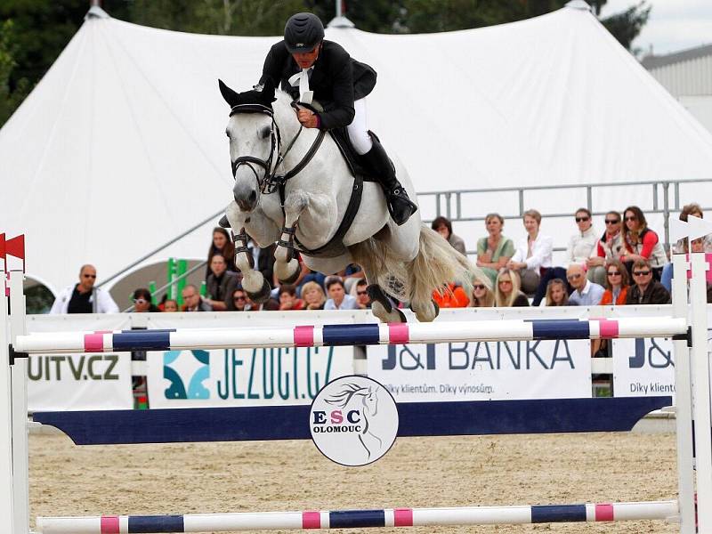 Josef Pařenica a Sarah Sun. Světový pohár v jezdeckém areálu Equine Sport Centre v Olomouci