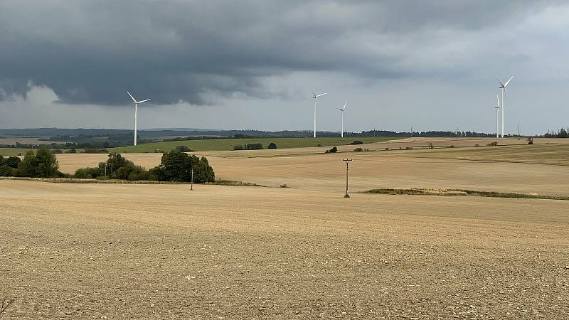 Větrné elektrárny nedaleko Moravského Berouna, září 2021