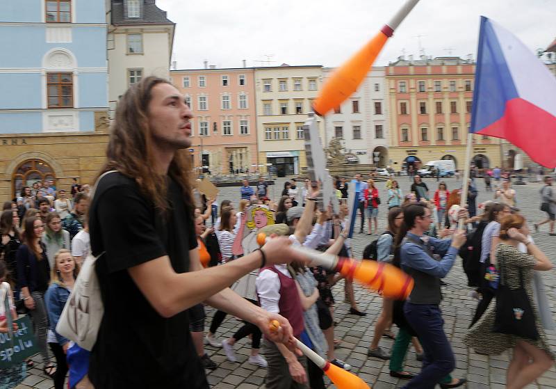 Králem Olomouckého Majálesu se stal rocker David Koller.