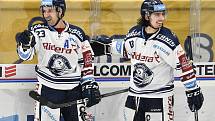 Utkání 27. kola hokejové extraligy: HC Vítkovice Ridera - HC Olomouc, 18. prosince 2019 v Ostravě. Na snímku (zleva) Ondřej Roman a Robert Černý.