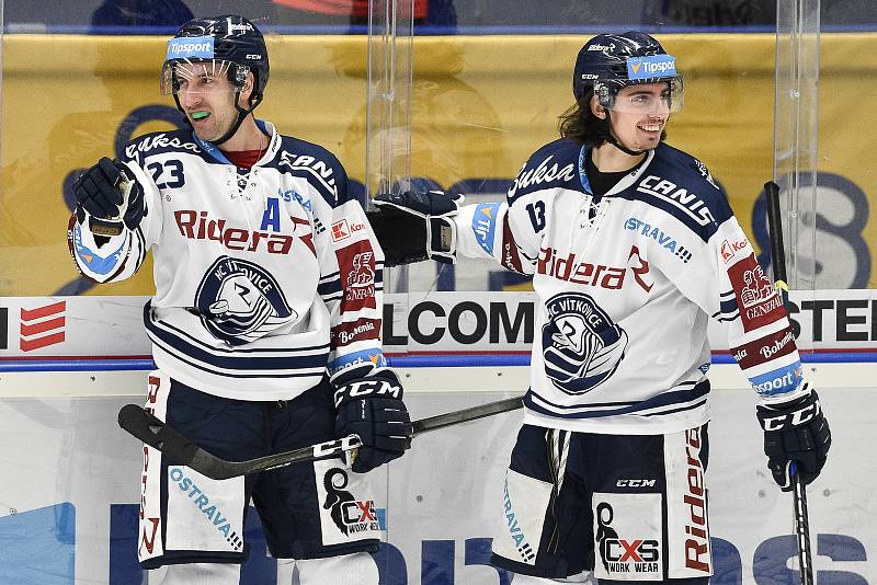 Utkání 27. kola hokejové extraligy: HC Vítkovice Ridera - HC Olomouc, 18. prosince 2019 v Ostravě. Na snímku (zleva) Ondřej Roman a Robert Černý.