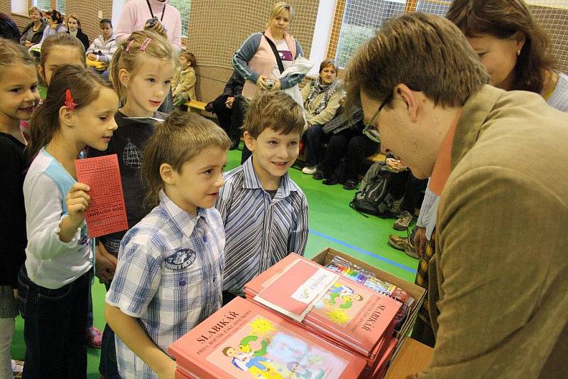 Slavnostní předávání slabikářů prvňáčkům ze Základní školy Svatoplukova ve Šternberku