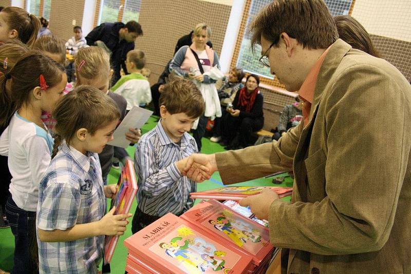 Slavnostní předávání slabikářů prvňáčkům ze Základní školy Svatoplukova ve Šternberku