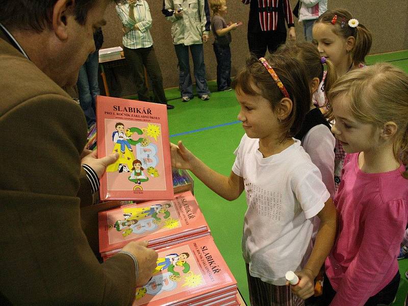 Slavnostní předávání slabikářů prvňáčkům ze Základní školy Svatoplukova ve Šternberku