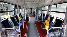 Interiér obousměrné tramvaje Vario LF plus/o 