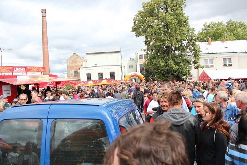 Lidé si na Litovelském otvíráku nenechali ujít No Name, Báru Basikovou nebo Stracené ráj