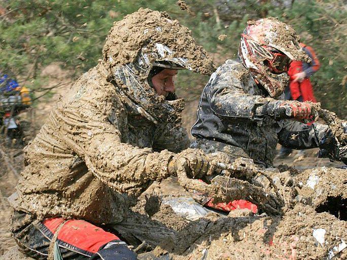 Závody motorek na šternberském tankodromu 