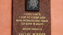 Odhalení pamětní desky Václavu Morávkovi, hrdinovi protinacistického odboje a členu skupiny Tři králové, na domě v Šemberově ulici v centru Olomouce, kde žil během své vojenské služby