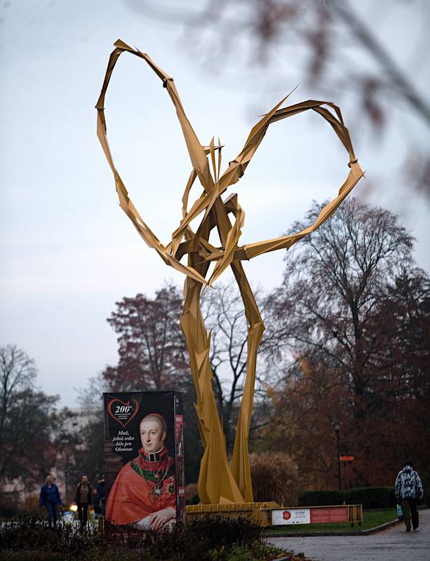 Stvůra Jana Dostála ve Smetanových sadech v Olomouci.