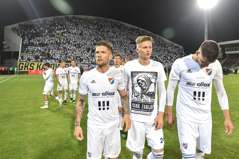 Finále fotbalového poháru MOL Cupu: FC Baník Ostrava - SK Slavia Praha, 22. května 2019 v Olomouci. Hráči Baníku děkují fanouškům (Martin Fillo, Václav Procházka a Patrizio Stronati.)