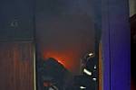 Hasiči zasahují u požáru bytu v Čajkovského ulici
