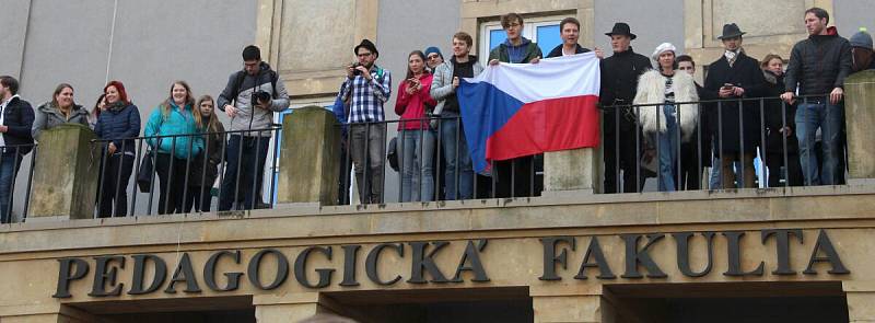 Protest studentů na Žižkově náměstí v Olomouci. 15. března 2018