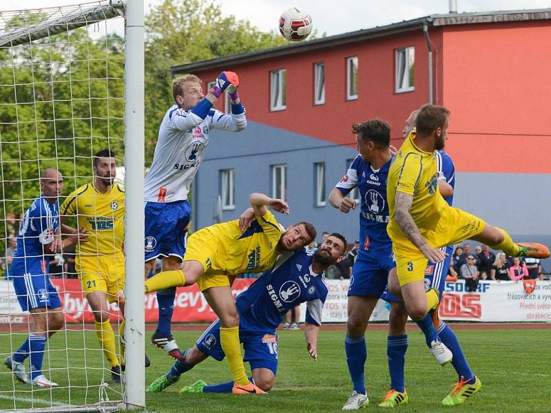 Varnsdorf (ve žlutém) proti Sigmě