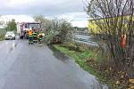 Odstraňováním následků silného větru v Olomouckém kraji.