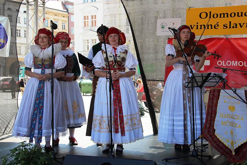 Olomoucké vinné slavnosti a Moravský den na Horním náměstí v Olomouci