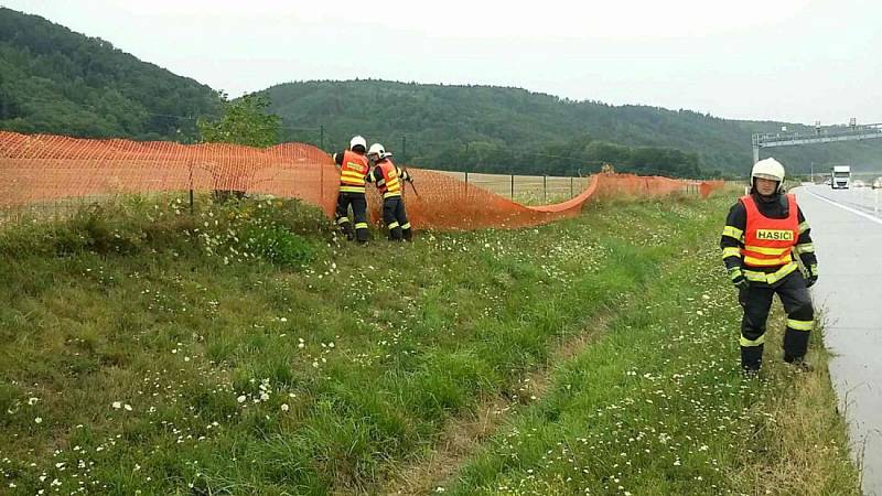 Oplocení D35 Lipník nad Bečvou. Následky čtvrteční odpolední bouřky v Olomouckém kraji