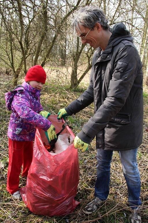 Úklid břehů Mlýnského potoka – 28. 3. 2015